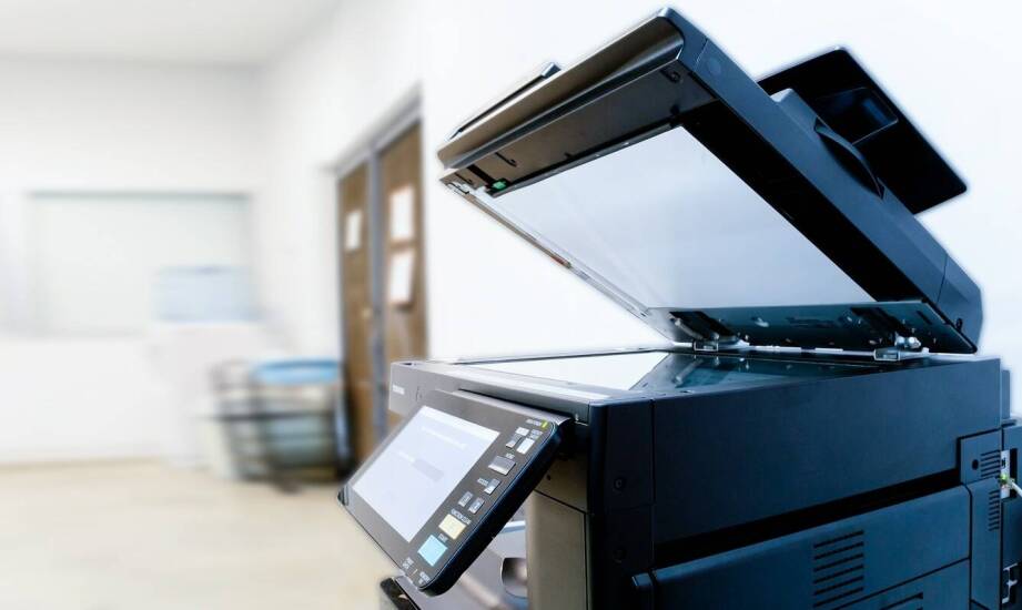 Jakie technologie wspierają wydajność kserokopiarek kolorowych w biurze?