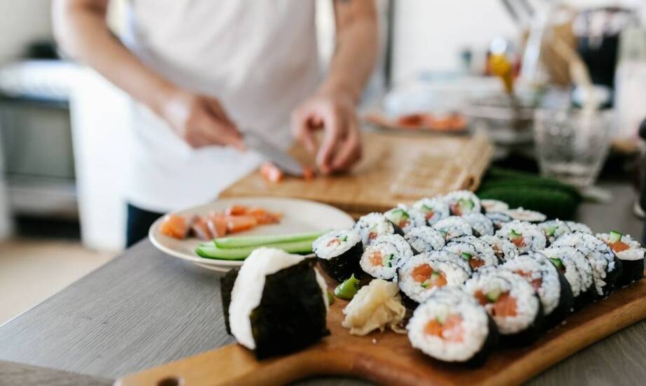 Wpływ świeżości składników na jakość sushi z dostawą do domu