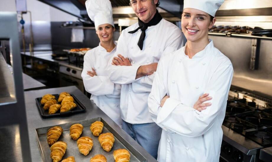 Szkolenia dla personelu gastronomicznego – jak wpływają na efektywne wykorzystanie systemów uzdatniania wody?