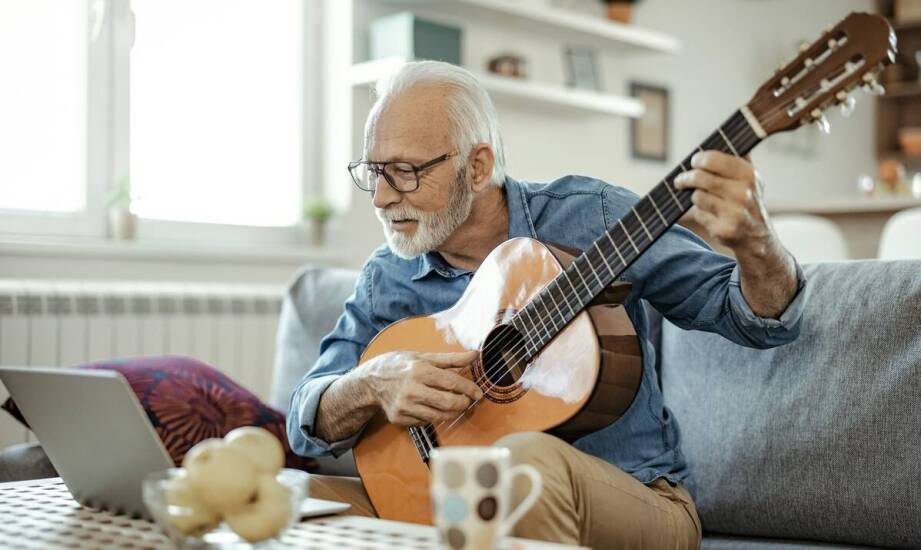 Jak regularna praktyka na gitarze elektrycznej wpływa na postępy w nauce?