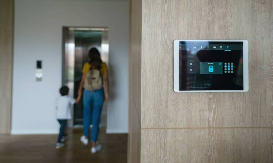 Zalety mieszkań z ogrodzonymi osiedlami i systemami domofonowymi