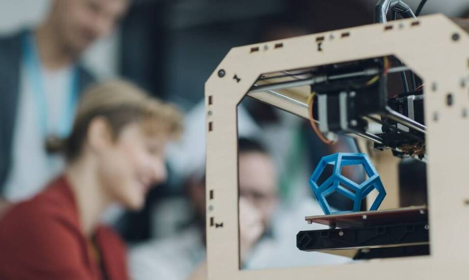 Jakie są kluczowe zalety współpracy z drukarnią 3D dla firm produkcyjnych?