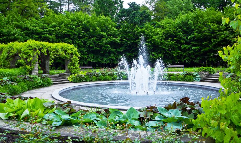 Czy można zainstalować pływającą fontannę na prywatnej posesji?