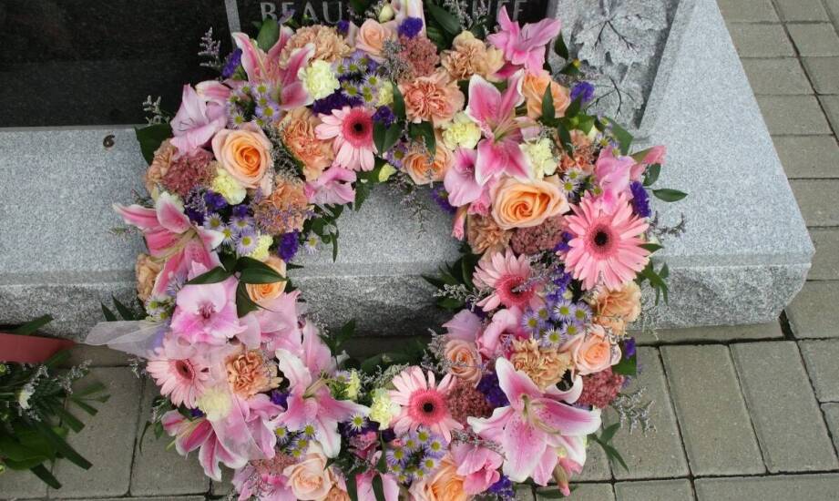 Dlaczego empatia jest kluczowa w tworzeniu wieńców pogrzebowych?