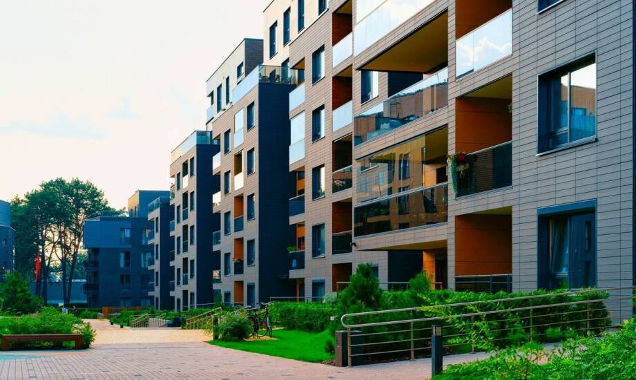 Komfort życia w nowoczesnych apartamentach z widokiem na miasto