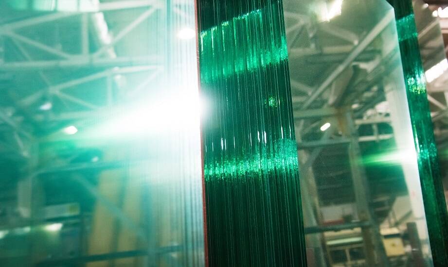 Wpływ paneli szklanych na oświetlenie i atmosferę w łazience