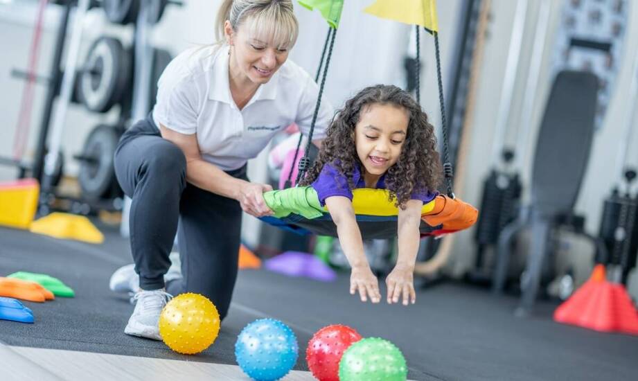 Neurologopeda a terapia sensoryczna: jak łączą się te dziedziny