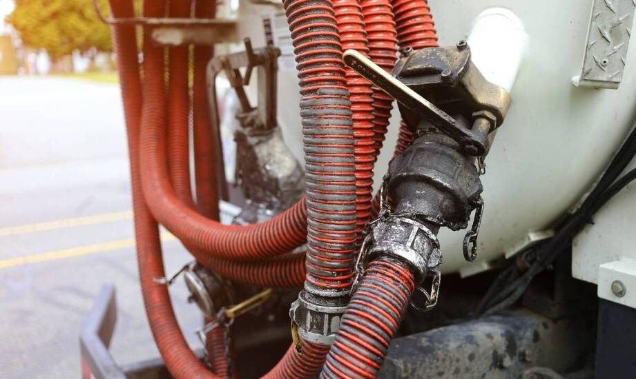 Skuteczne przepychanie rur na terenie Białołęki – co oferuje pogotowie kanalizacyjne?