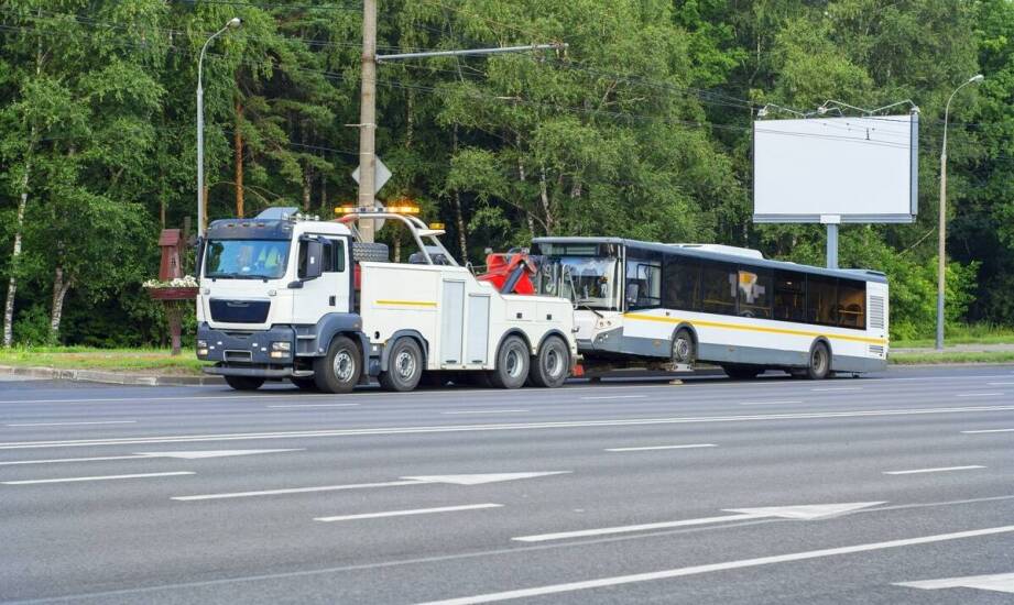 Jak skutecznie radzić sobie z awariami tirów na drodze dzięki naszym usługom we Wrocławiu?