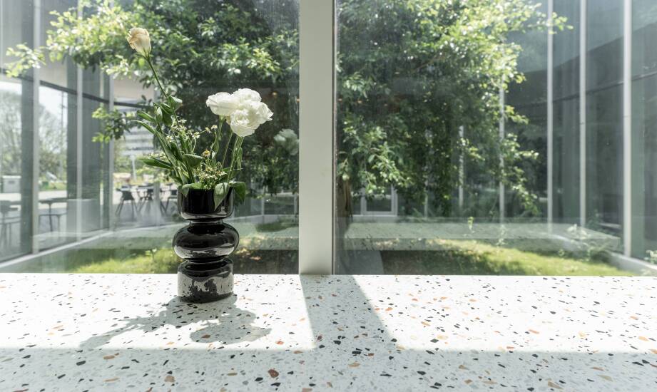 Jak wybrać idealne parapety granitowe do swojego domu?