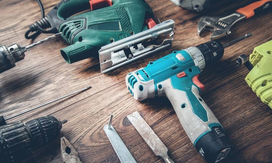 Wpływ sezonowości na wynajem sprzętu budowlanego