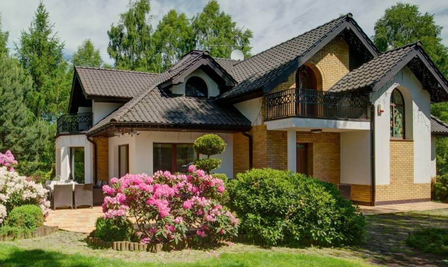 Czym kierować się wybierając nocleg pod Warszawą?