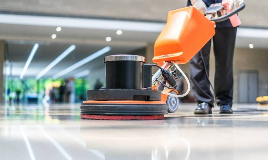 Profesjonalne czyszczenie wykładzin i tapicerki – jakie techniki są stosowane?