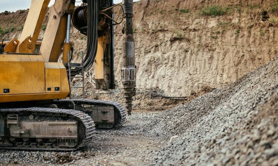 Jakie są różnice w kosztach pomp głębinowych przy różnych warunkach geologicznych?