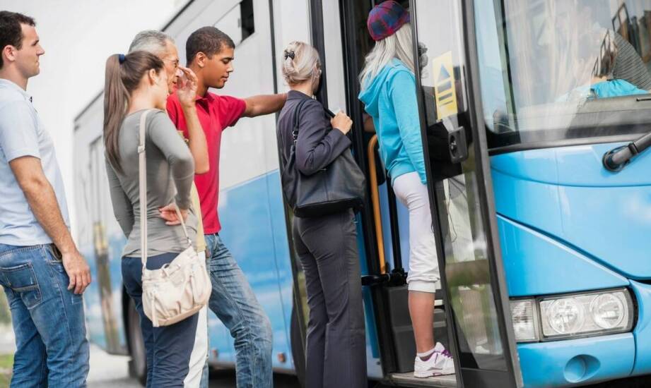 Jak nasze usługi przewozowe wspierają organizację kolonii letnich?