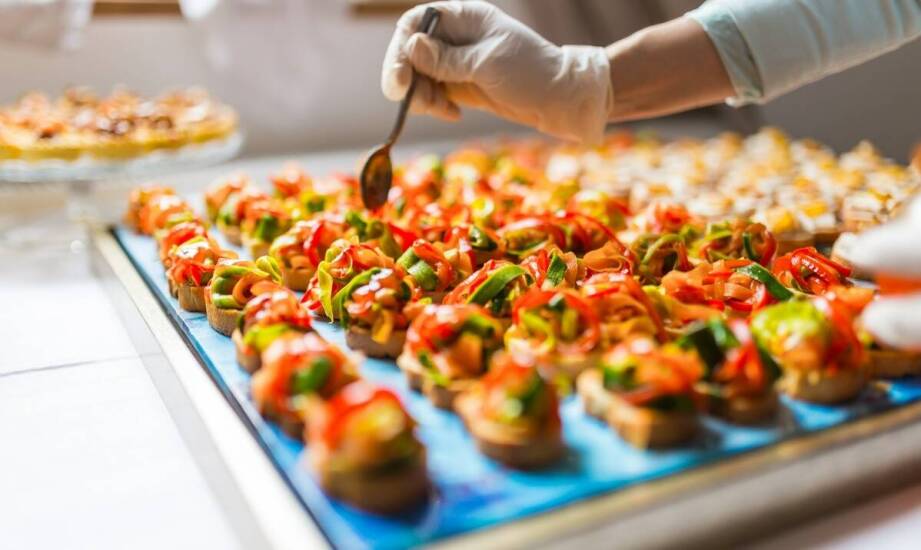 Jak nowoczesne rozwiązania w cateringu mogą uatrakcyjnić wydarzenie?