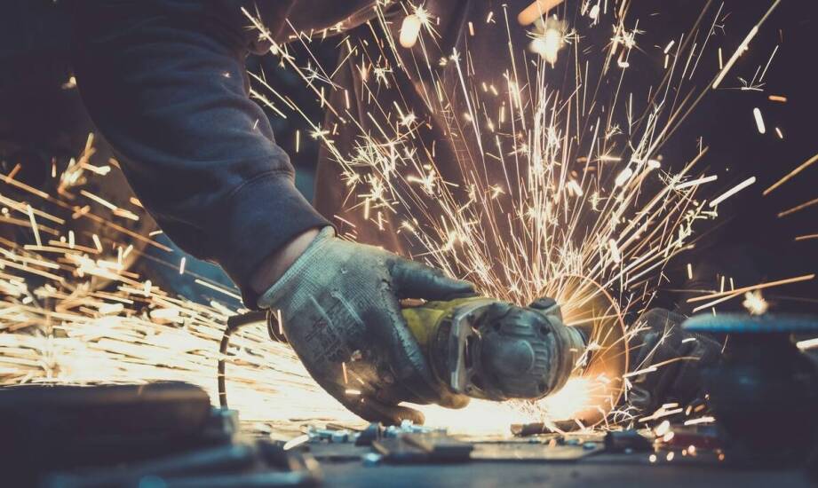 Znaczenie precyzyjnego szlifowania w procesie przygotowania metalu do galwanizacji