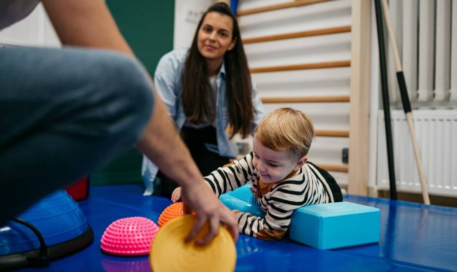 Fizjoterapeuta niemowlęcy a wczesna interwencja w przypadku wad postawy