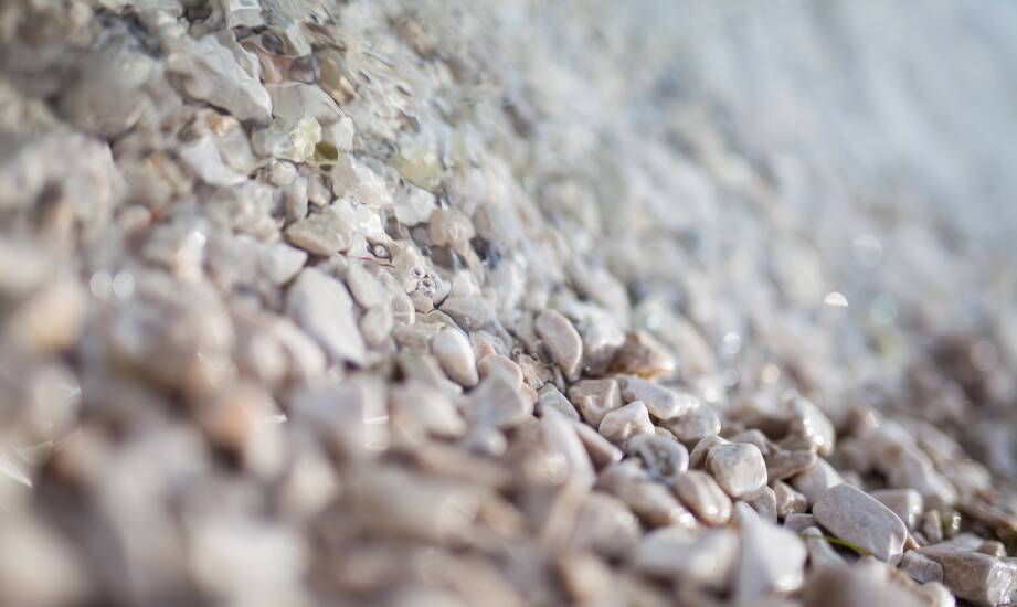 Żwirki filtracyjne jako kluczowy element nowoczesnych systemów wodociągowych