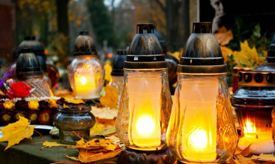 Personalizacja ceremonii pogrzebowej: od kwiatów po muzykę