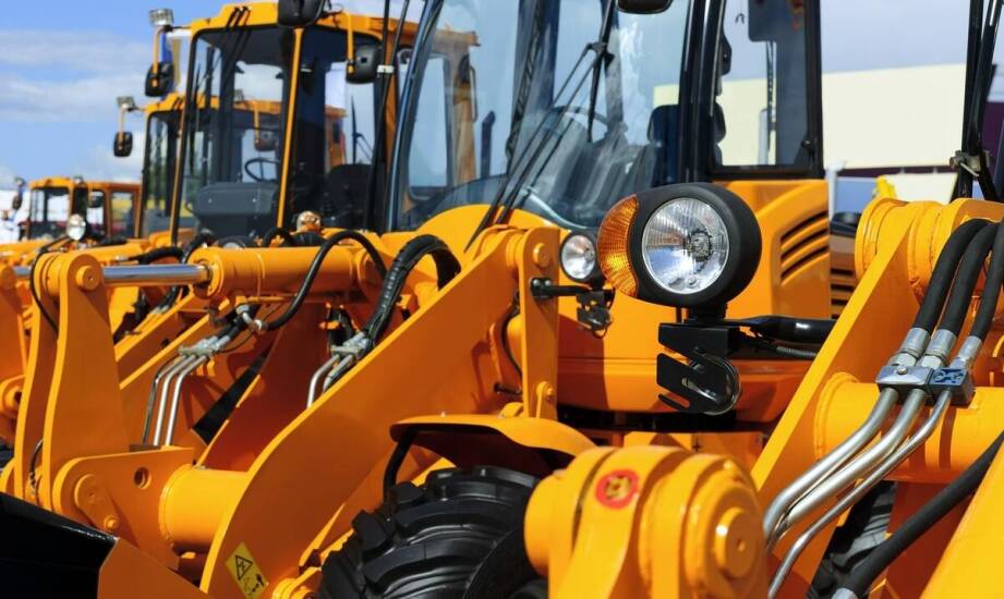 Jakie usługi dodatkowe oferują firmy zajmujące się transportem maszyn budowlanych?
