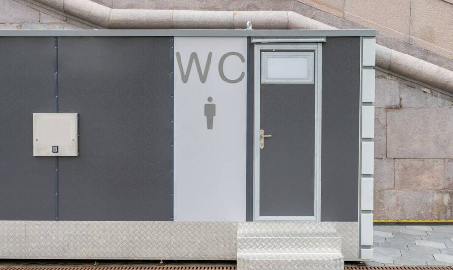 Zalety wynajmu toalet przenośnych z umywalką na duże wydarzenia