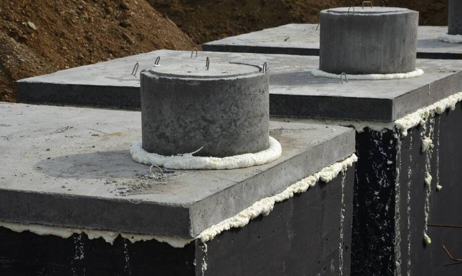 Jakie są zalety stosowania nowoczesnych materiałów w hydroizolacji fundamentów?