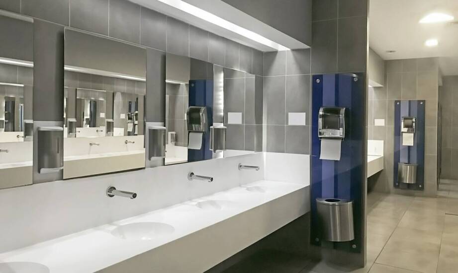 Jak szybko i sprawnie zamontować pawilon handlowy z WC?