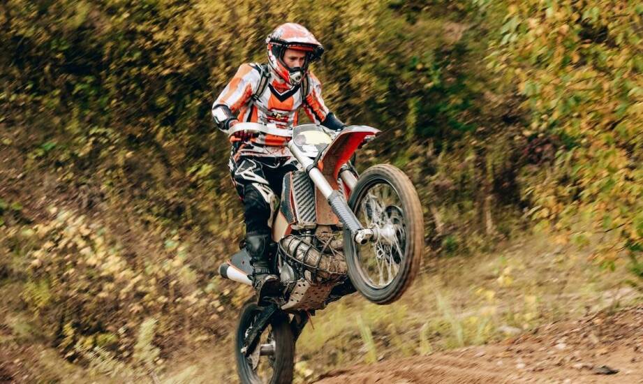 Wybór spodni enduro na długie trasy – co warto wiedzieć?