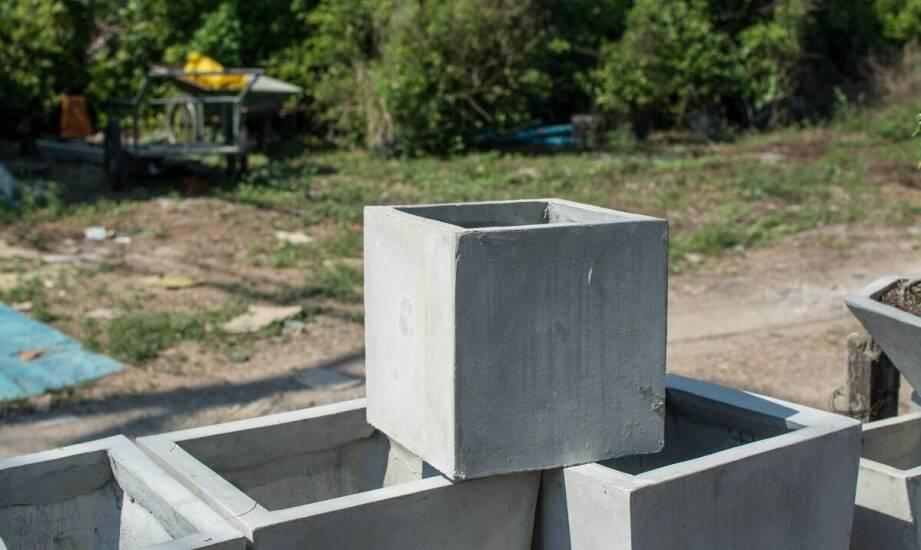 Jak wybrać odpowiednie donice betonowe do swojego ogrodu?