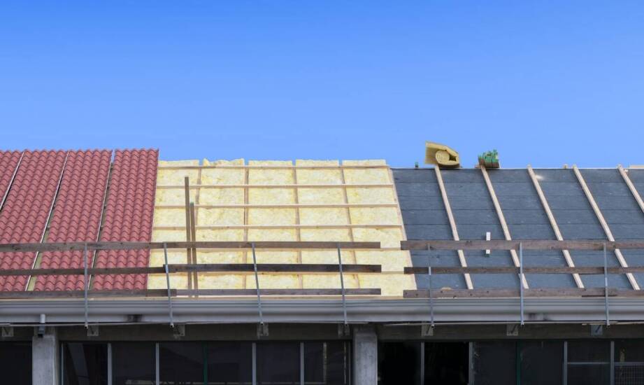 Obróbki blacharskie: Co warto wiedzieć o ich montażu?