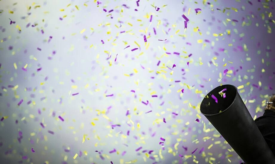 Jakie są zalety korzystania z usług profesjonalistów przy pokazach confetti?