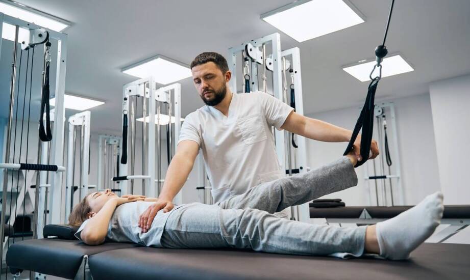 Jak ortopeda z Krosno pomaga w rehabilitacji po operacjach?
