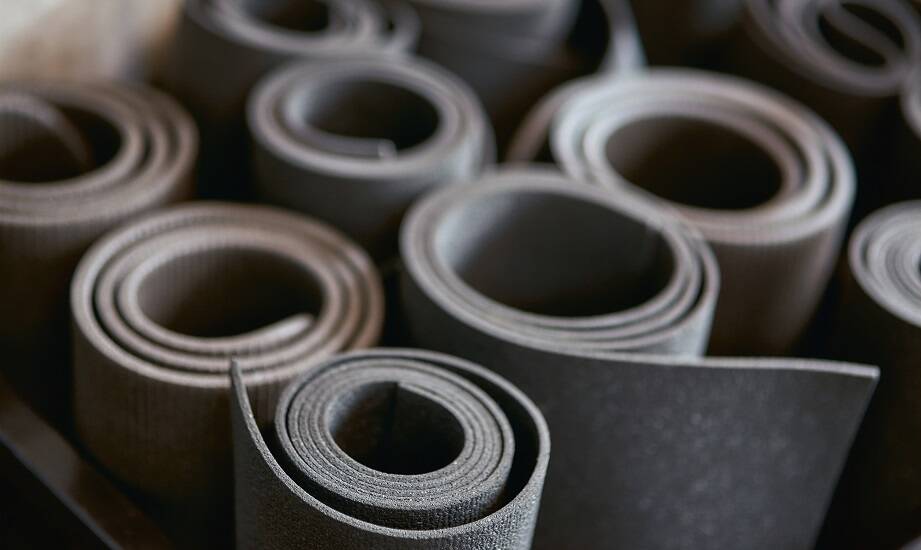 Właściwości izolacyjne mat kauczukowych a ich zastosowanie w systemach grzewczych i chłodniczych