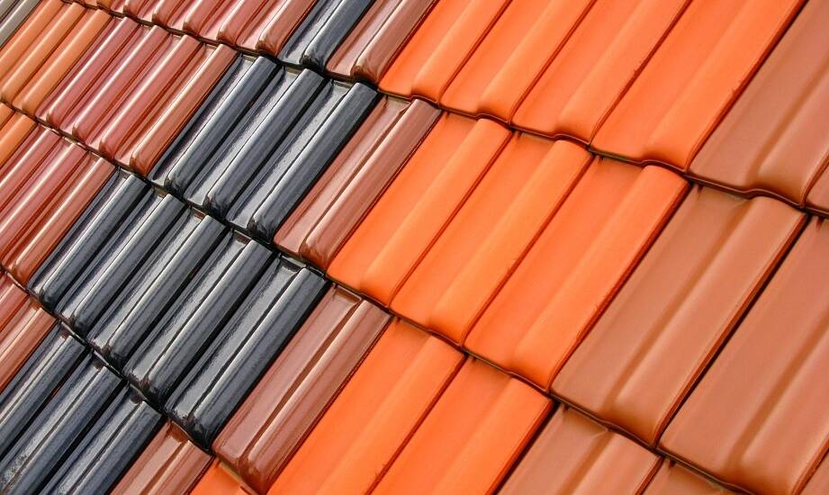 Jakie są korzyści z wyboru dachówki ceramicznej dla inwestorów?