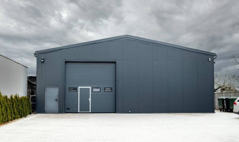 Jak wynajem hal wpływa na elastyczność operacyjną przedsiębiorstw?