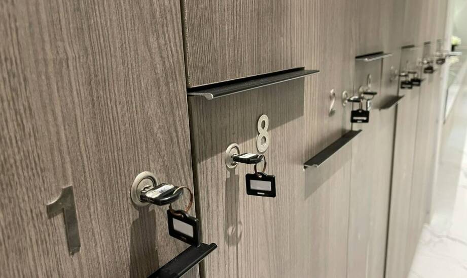 Welche Kleiderschränke sind für Umkleideräume ideal, um Komfort und Funktionalität zu gewährleisten?