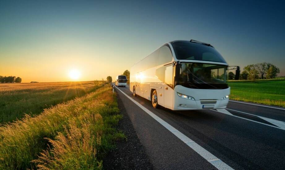 Wynajem busów dla turystów – co oferujemy odwiedzającym Krosno?