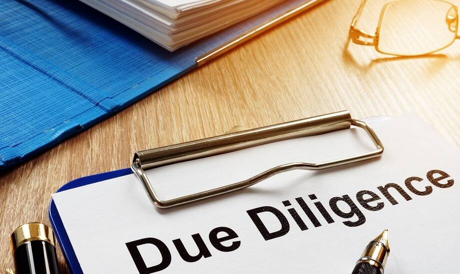 Analiza due diligence w kontekście zgodności z regulacjami prawnymi