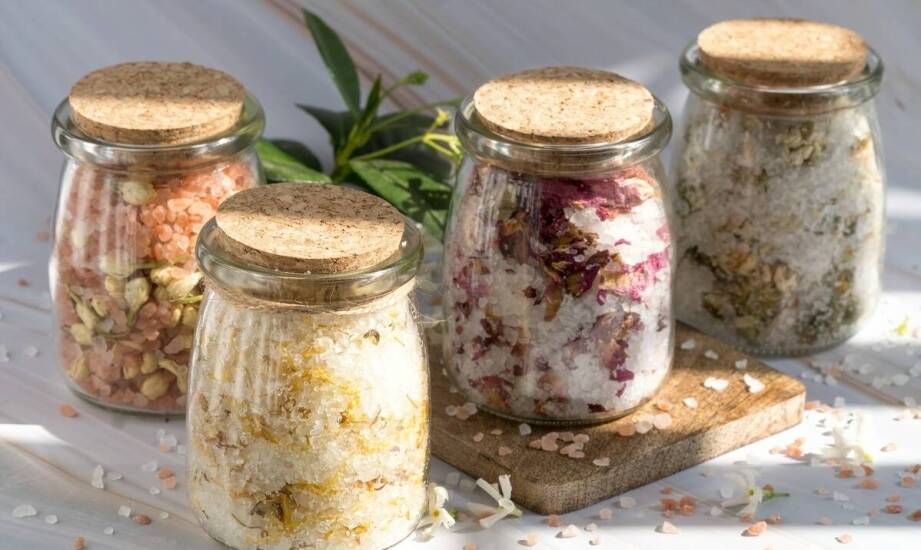 Szklane słoiki wielokrotnego użytku – dlaczego są lepsze od plastikowych?