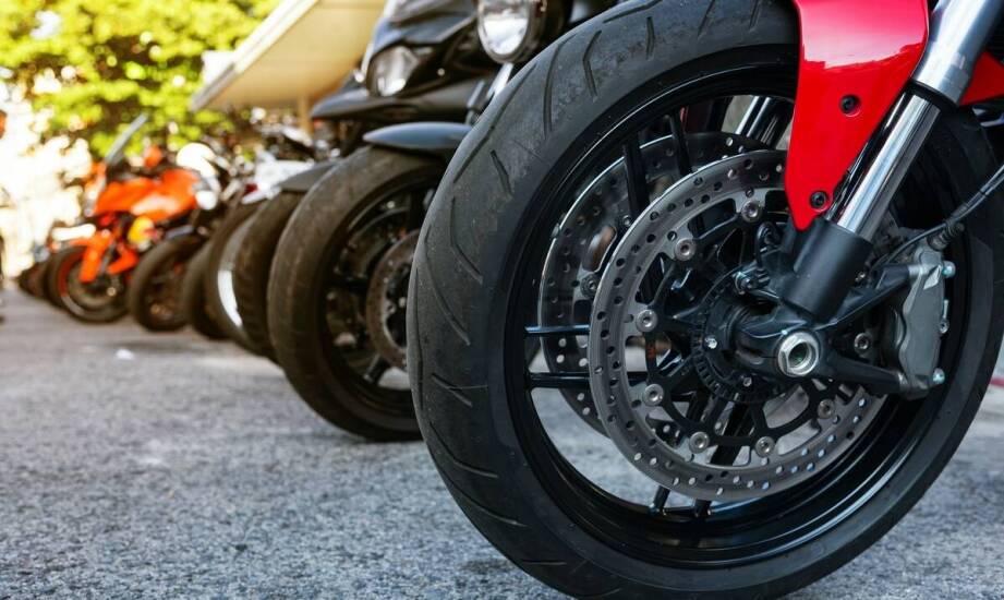 Akcesoria do motocykli Jawa: wpływ na komfort codziennej jazdy