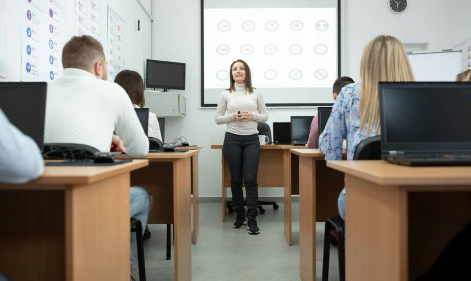 Jakie są kluczowe elementy nauki praktycznej na kursach prawa jazdy w Gdańsku
