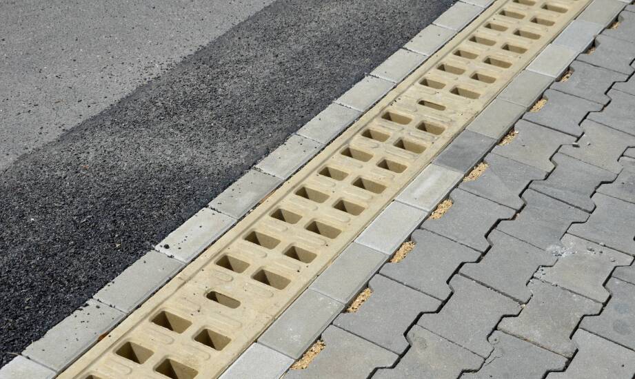 Jakie korzyści niosą odwodnienia liniowe betonowe w sektorze publicznym?