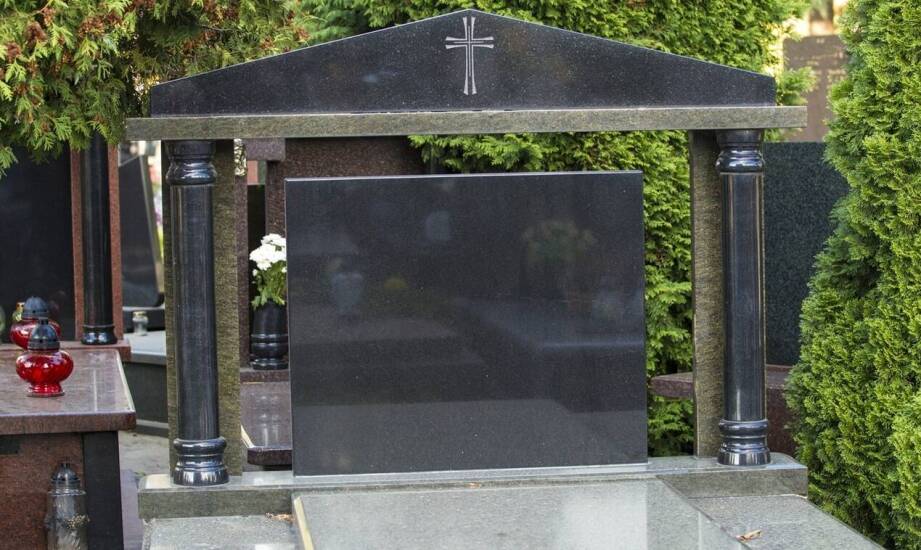 Jak wznieść rodzinny grobowiec?