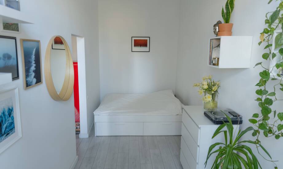 Jak materace 120x200 wpływają na komfort snu w małych sypialniach?