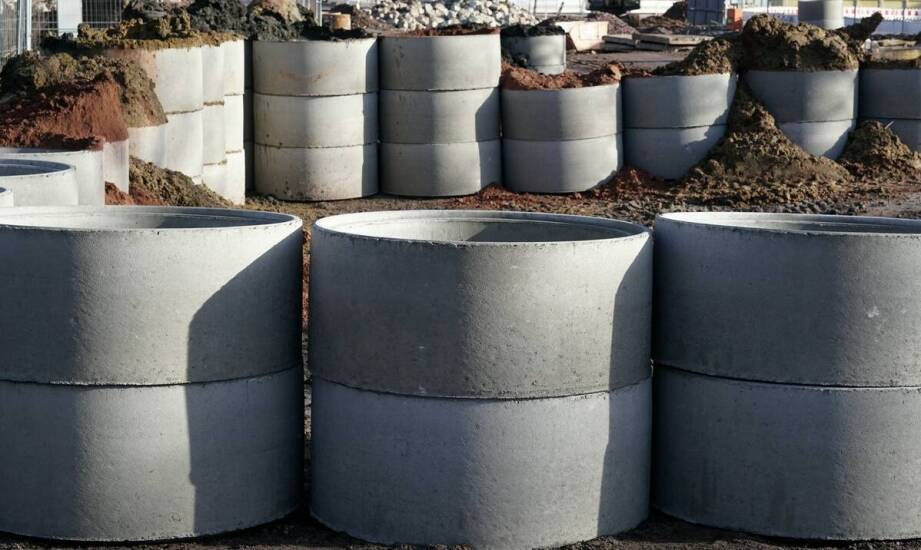 Jakie cechy powinny mieć szamba betonowe jednokomorowe, aby spełniać oczekiwania klientów?