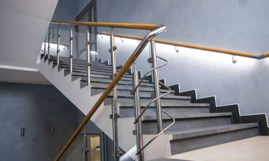Estetyka i funkcjonalność balustrad zewnętrznych – co wybrać?
