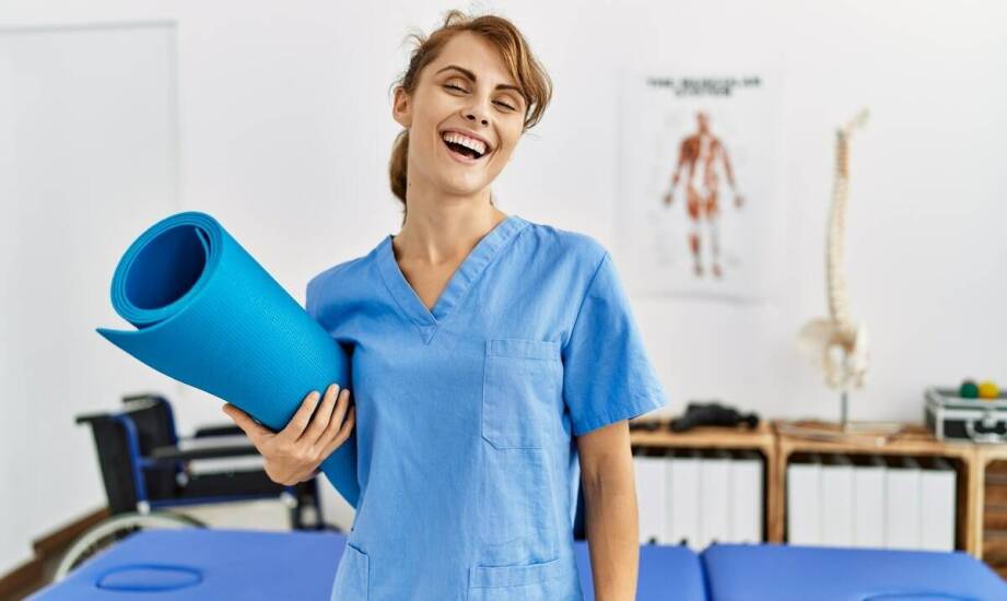 Bluza medyczna a ergonomia – jak krój wpływa na swobodę ruchów?