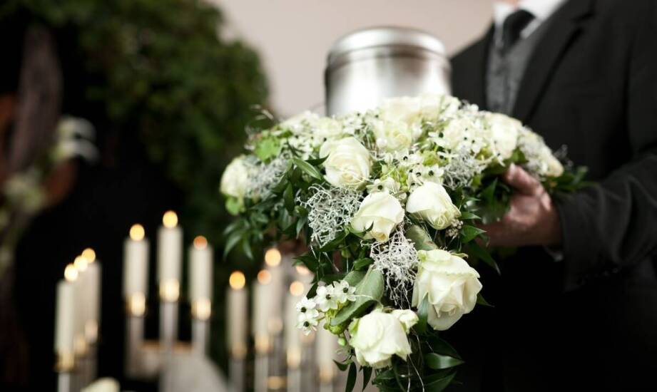 Jak zadbać o godny przebieg ceremonii pogrzebowej? Wskazówki dla rodzin