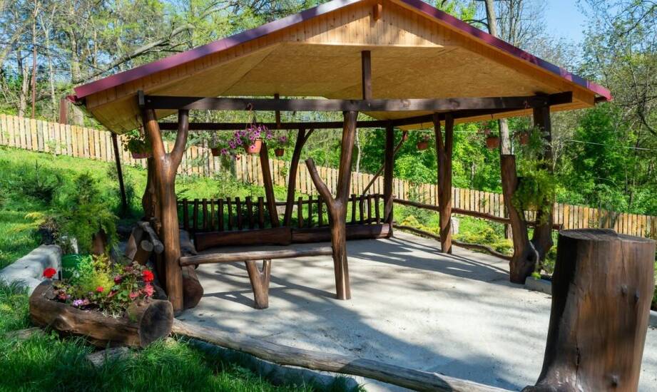 Wybór idealnej pergoli do ogrodu: Przewodnik zakupowy w sklepie ogrodniczym online